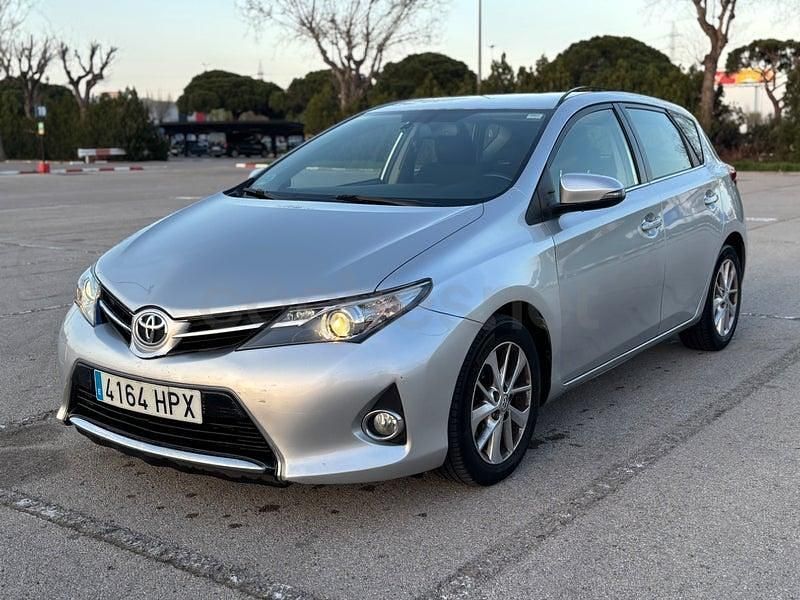 Usado Toyota Auris Active 132 CV (97 kW) 2013 Gris / plata Berlina