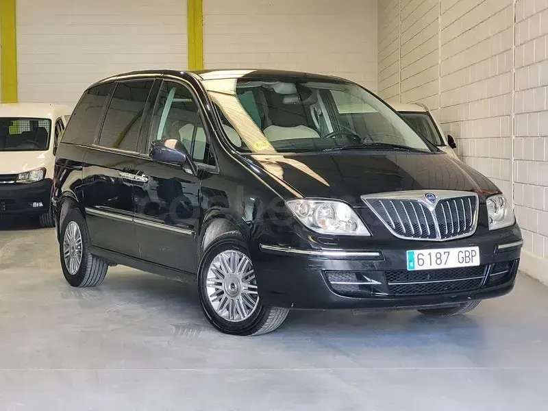 Usado Lancia Phedra 120 CV (88 kW) 2008 Marrón Monovolumen