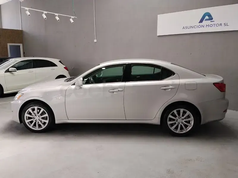 Usado Lexus IS220d Luxury Line 177 CV (130 kW) 2008 Gris / plata Berlina