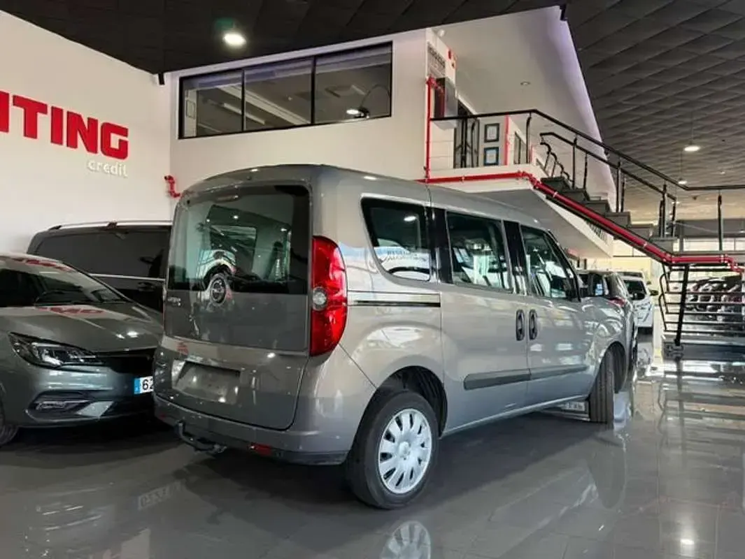 Usado Opel Combo Expression 95 CV (69 kW) 2015 Marrón Monovolumen