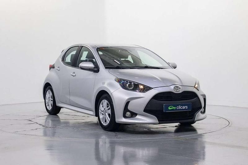 Usado Toyota Yaris Edition 125 CV (91 kW) 2021 Gris Utilitario