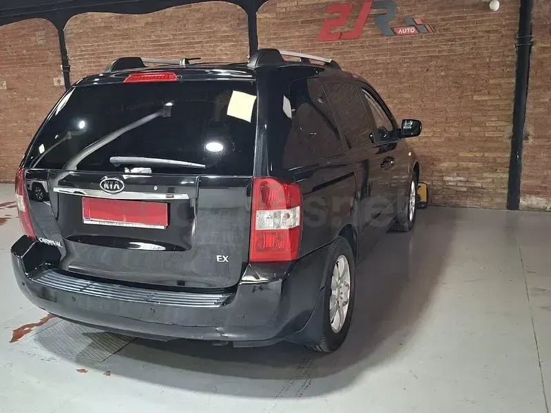 Usado Kia Carnival EX 185 CV (136 kW) 2007 Beige Monovolumen