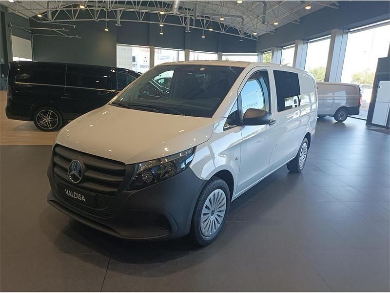 Blanco Nuevo 2025 Mercedes Vito Van | 46.800 € (Buen precio) - Imagen 1/4