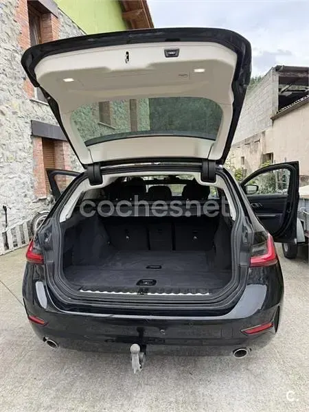 Usado BMW 318 150 CV (110 kW) 2022 Negro Familiar