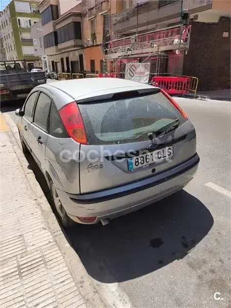 Usado Ford Focus Trend 100 CV (73 kW) 2003 Blanco Berlina