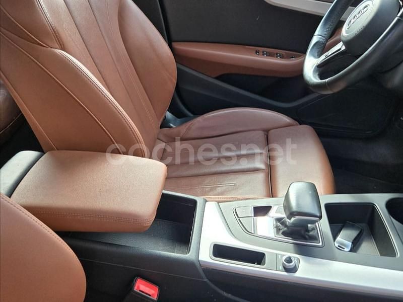 Usado Audi A4 Advanced Plus 136 CV (100 kW) 2022 Gris / plata Familiar