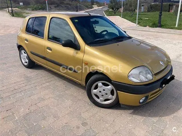 Usado Renault Clio 90 CV (66 kW) 1999 Amarillo Berlina