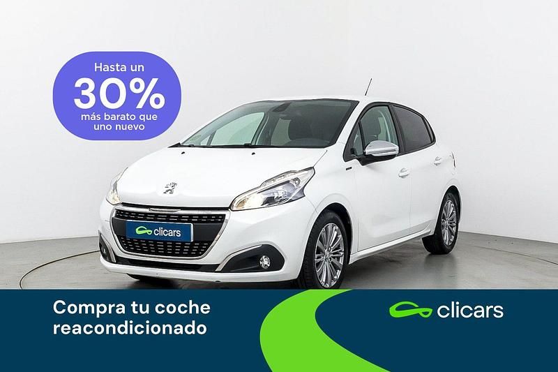 Usado Peugeot 208 Signature Sky 82 CV (60 kW) 2019 Blanco Utilitario