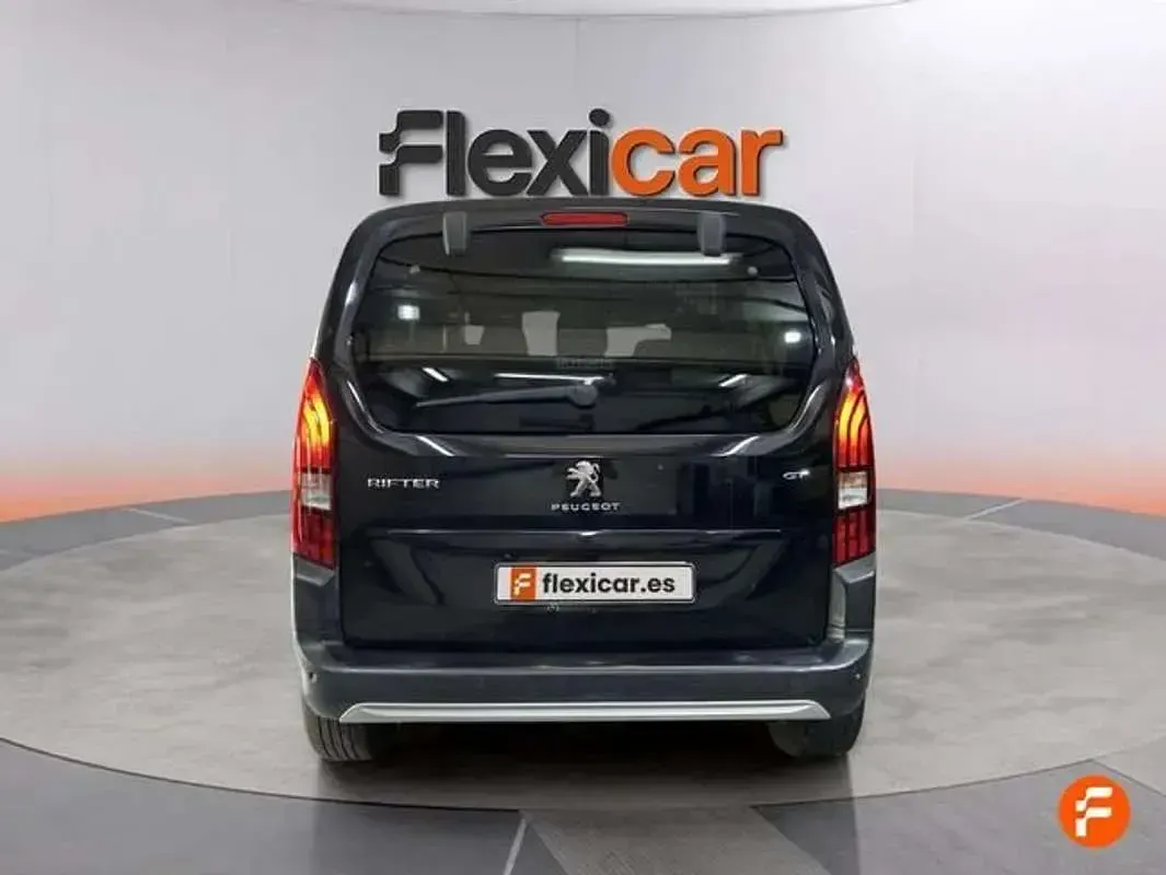 Usado Peugeot Rifter Allure 101 CV (74 kW) 2023 Negro Monovolumen