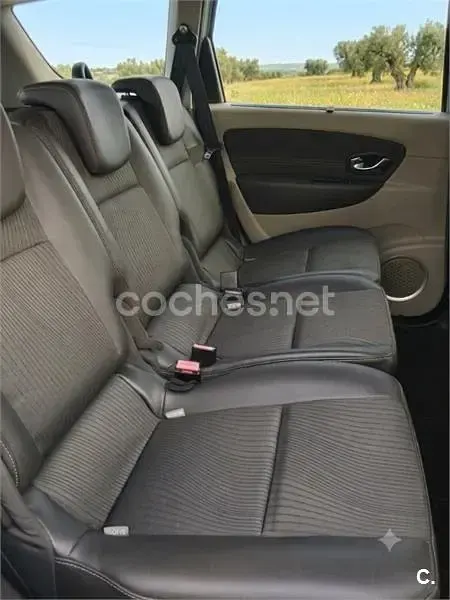 Usado Renault Mégane III Dynamique 130 CV (95 kW) 2011 Gris / plata Berlina