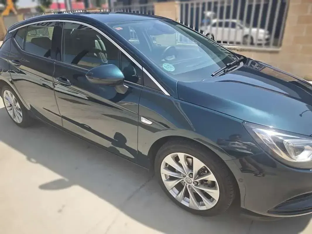 Usado Opel Astra Excellence 136 CV (100 kW) 2017 Verde Familiar