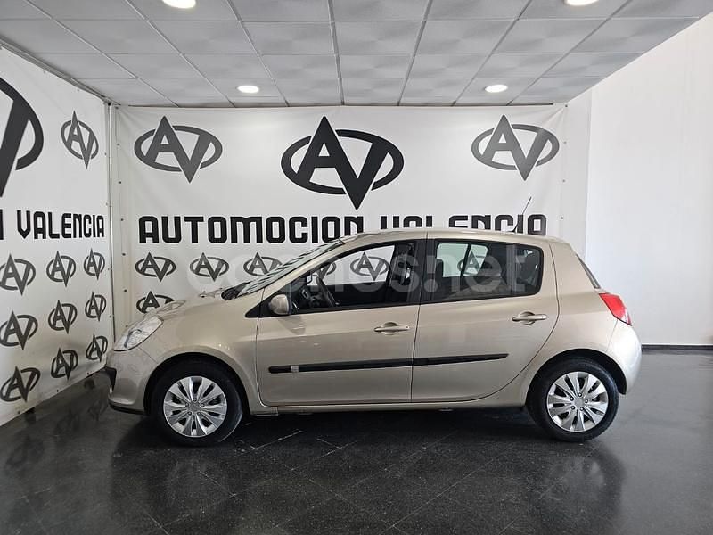 Usado Renault Clio II Authentique 70 CV (51 kW) 2007 Beige Berlina