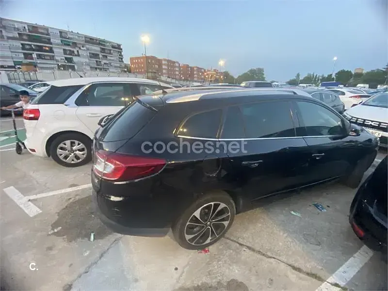 Usado Renault Mégane GrandTour Bose Edition 130 CV (95 kW) 2015 Negro Familiar