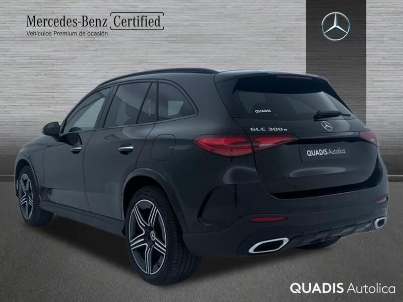 Usado Mercedes GLC300e 313 CV (230 kW) 2024 Negro obsidiana SUV