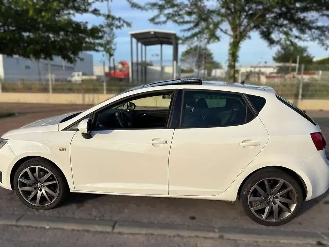 Usado Seat Ibiza FR 105 CV (77 kW) 2016 Blanco Berlina