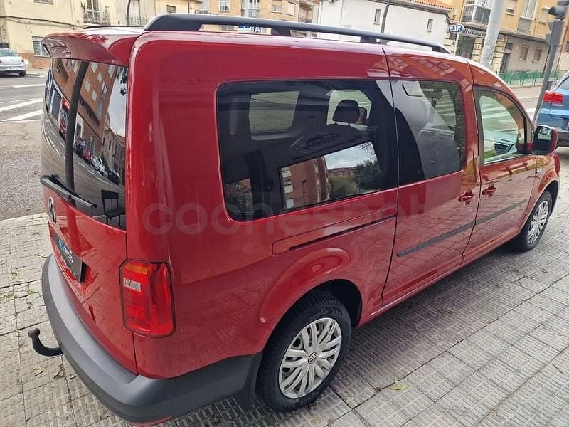 Usado VW Caddy Maxi Comfortline 150 CV (110 kW) 2018 Rojo Monovolumen