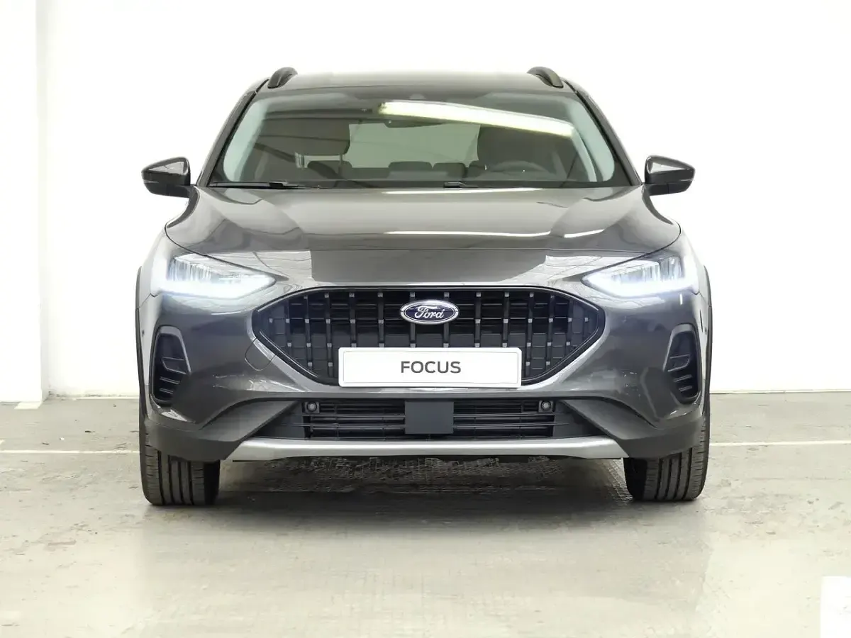 Usado Ford Focus Active 155 CV (114 kW) 2023 Gris Utilitario