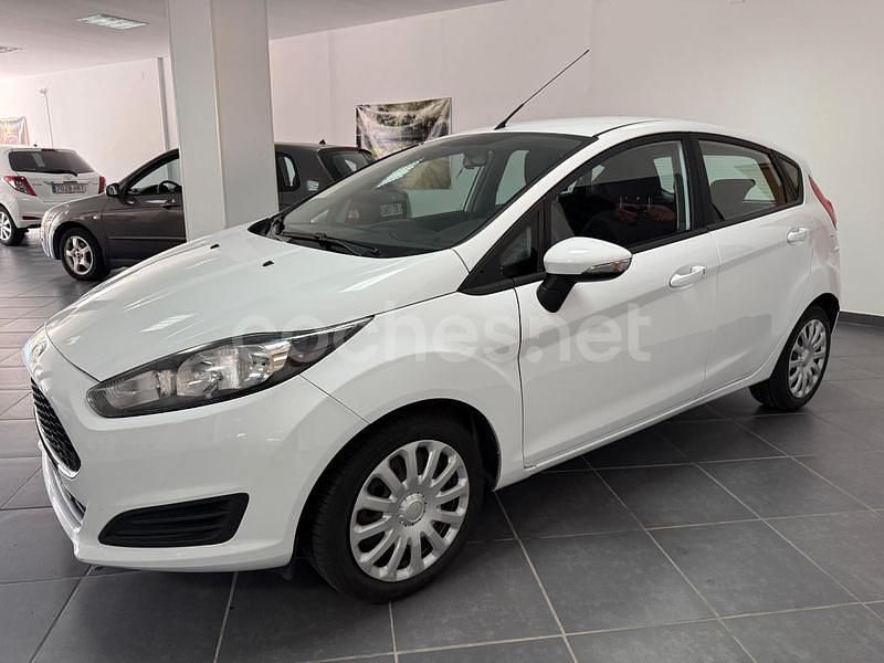 Blanco Usado 2016 Ford Fiesta Trend Berlina | 7700 € (Precio justo) - Imagen 1/4