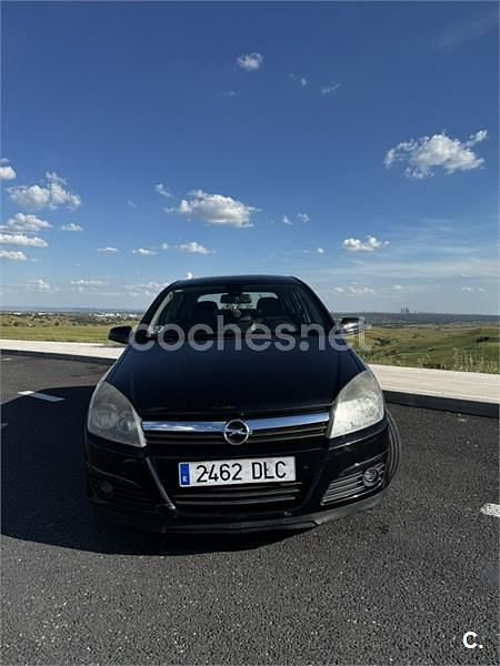 Usado Opel Astra Cosmo 150 CV (110 kW) 2005 Negro Berlina
