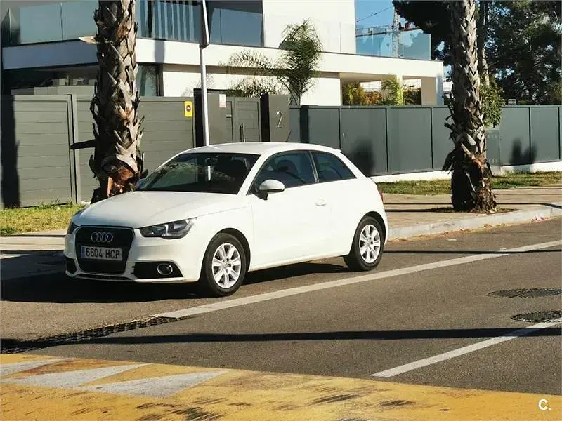 Usado Audi A1 Attraction 105 CV (77 kW) 2011 Blanco Utilitario