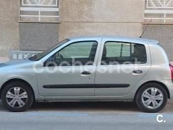 Usado Renault Clio II 60 CV (44 kW) 2003 Gris / plata Berlina