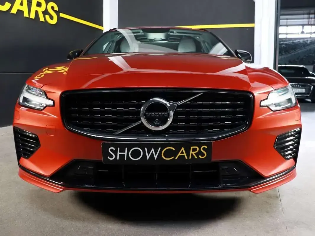 Begagnad Volvo V60 R-Design 392 HK (288 kW) 2022 Röd Kombi