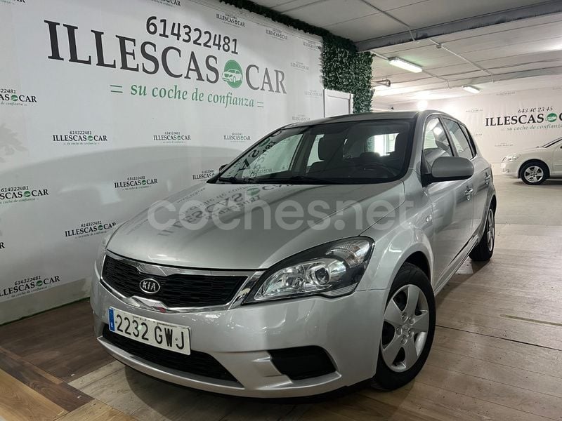 Gris / plata Usado 2010 Kia Ceed Berlina | 6499 € (Super precio) - Imagen 1/4