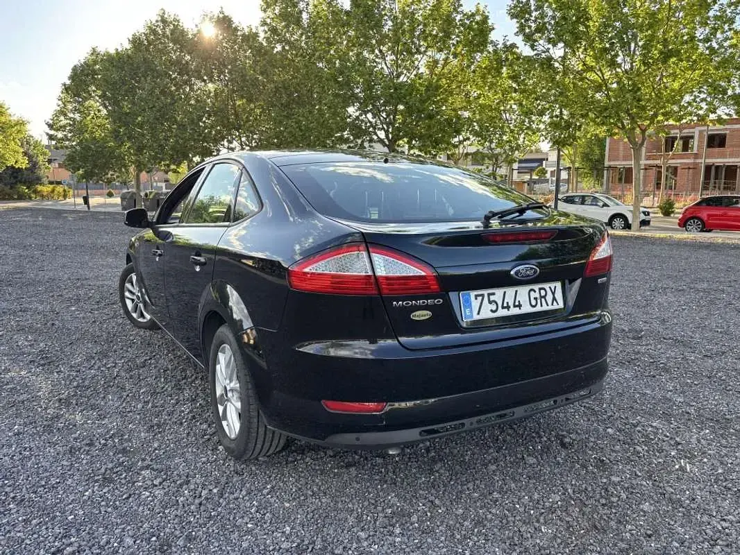 Usado Ford Mondeo Trend 140 CV (102 kW) 2009 Negro Berlina