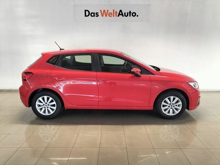 Usado Seat Ibiza Style Plus 110 CV (80 kW) 2022 Rojo