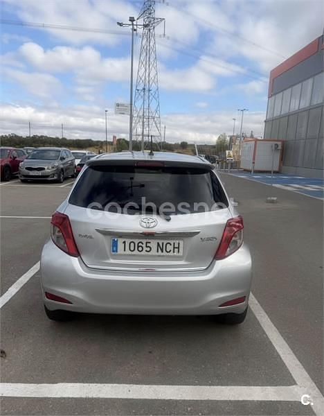 Usado Toyota Yaris Sport 99 CV (72 kW) 2012 Gris / plata Berlina