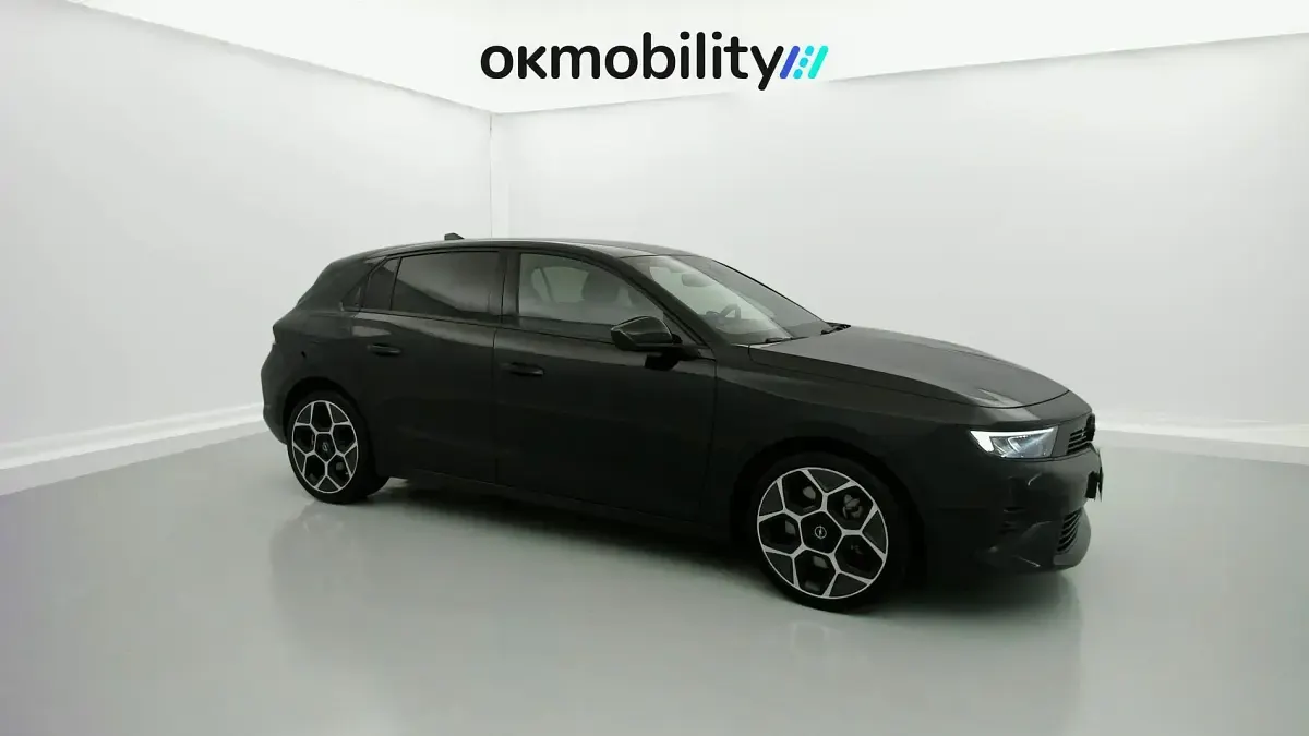 Usado Opel Astra S 180 CV (132 kW) 2023 Negro carbón Utilitario
