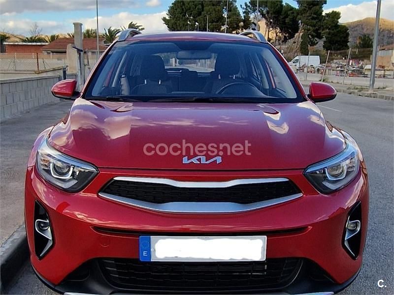 Granate Usado 2022 Kia Stonic Plus SUV | 12.300 € (Super precio) - Imagen 1/4