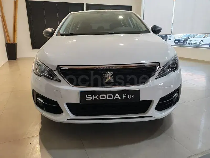 Usado Peugeot 308 Access 100 CV (73 kW) 2018 Blanco Berlina