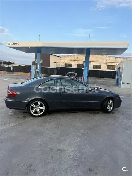 Usado Mercedes CLK270 Avantgarde 170 CV (125 kW) 2003 Azul Coupe