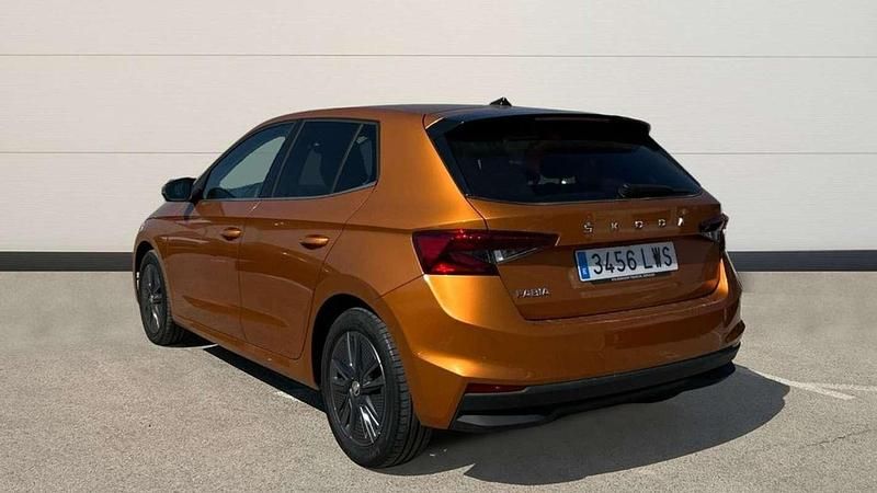 Usado Skoda Fabia Ambition 110 CV (80 kW) 2022 Naranja Utilitario