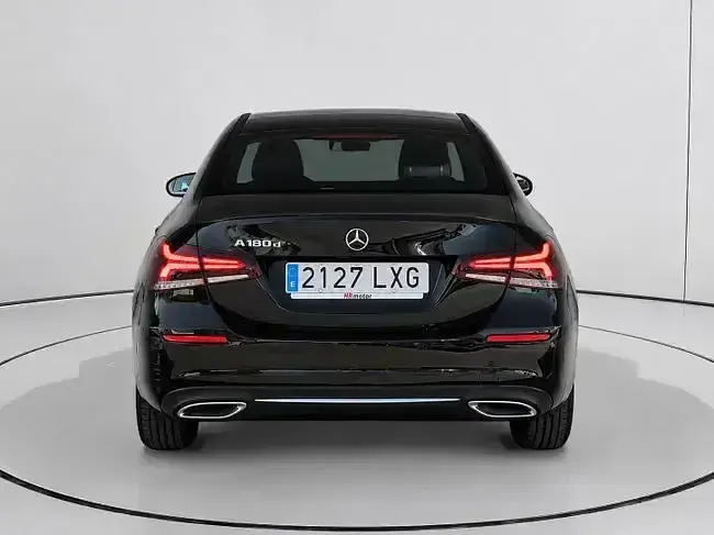 Usado Mercedes A180 116 CV (85 kW) 2022 Negro Berlina