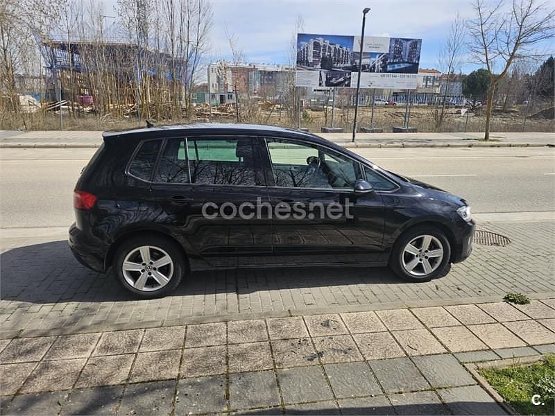 Usado VW Golf Sportsvan Advance 150 CV (110 kW) 2017 Negro Monovolumen