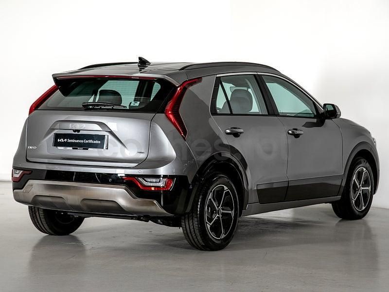 Usado Kia Niro 129 CV (94 kW) 2025 Gris / plata SUV