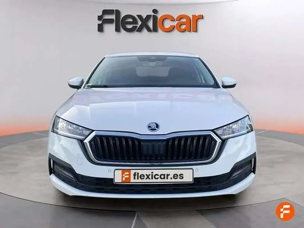 Usado Skoda Octavia Ambition 150 CV (110 kW) 2022 Blanco Utilitario