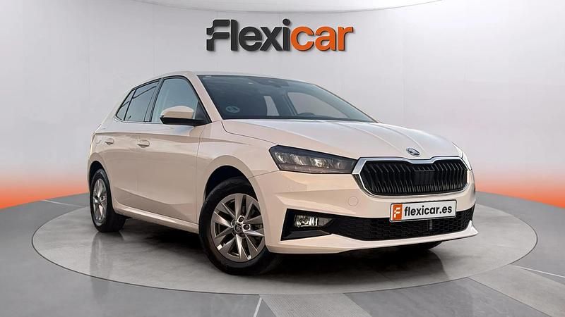 Usado Skoda Fabia Selection 95 CV (69 kW) 2024 Blanco Berlina