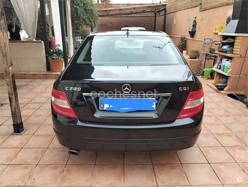 Usado Mercedes C200 Avantgarde 136 CV (100 kW) 2010 Negro Berlina