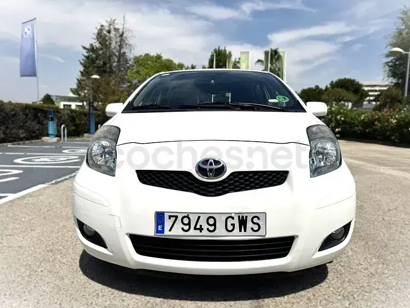 Usado Toyota Yaris 101 CV (74 kW) 2010 Blanco Utilitario