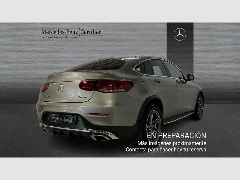 Usado Mercedes GLC300 AMG line 245 CV (180 kW) 2022 Mojave silver metallic paint Coupe