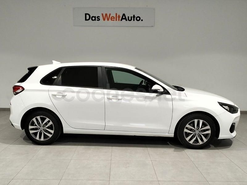 Usado Hyundai i30 120 CV (88 kW) 2020 Blanco Berlina