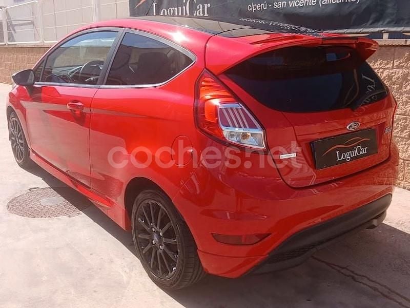 Usado Ford Fiesta 140 CV (102 kW) 2016 Rojo Berlina