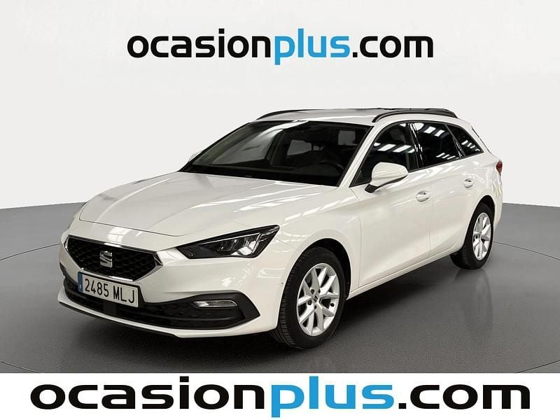 Usado Seat Leon Style 130 CV (95 kW) 2023 Blanco Monovolumen
