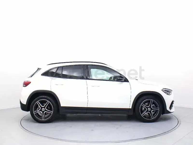 Usado Mercedes GLA180 136 CV (100 kW) 2022 Blanco SUV