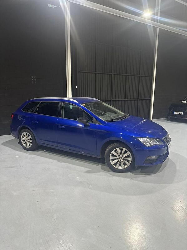 Usado Seat Leon ST Style 125 CV (91 kW) 2018 Azul Familiar