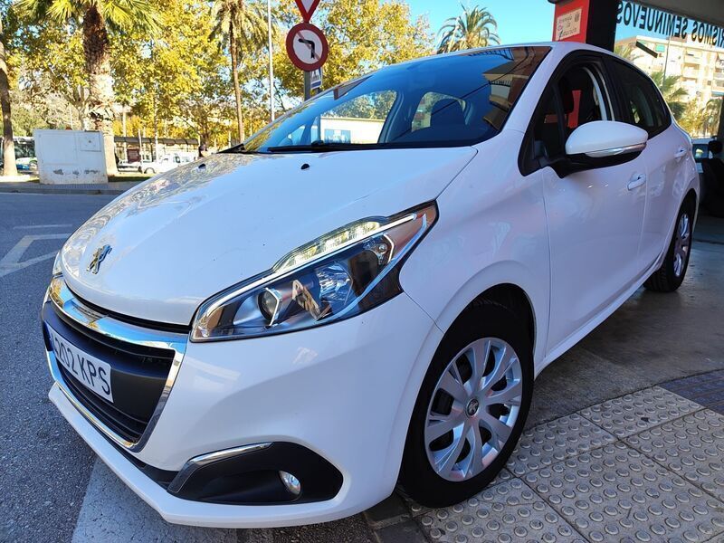 Blanco Usado 2019 Peugeot 208 Active Utilitario | 8900 € (Precio justo) - Imagen 1/4