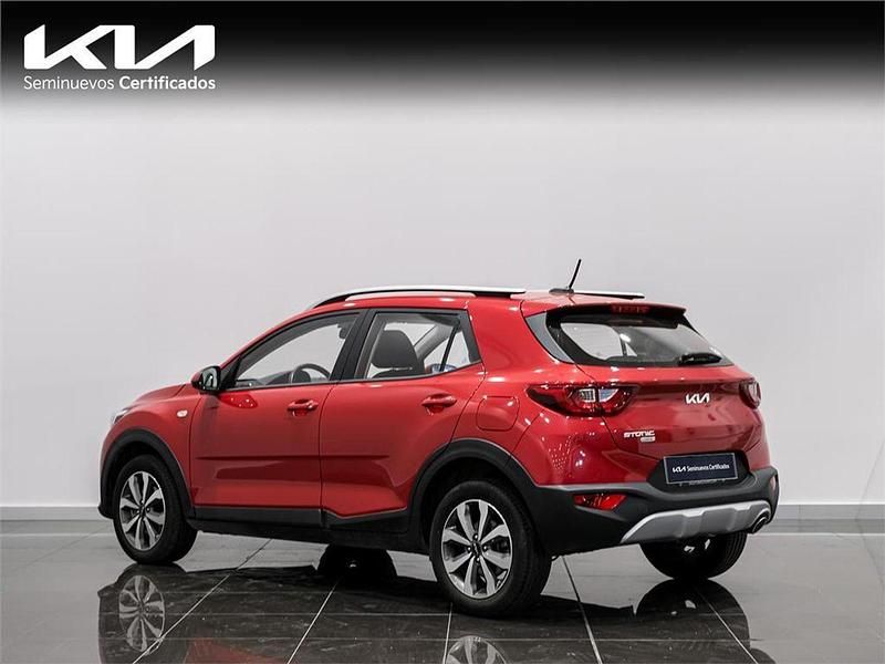 Usado Kia Stonic 101 CV (74 kW) 2024 Rojo SUV